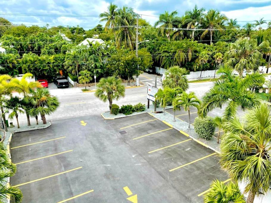 Eleuthera - 2X2 Fully Updated Old Town Waterfront Corner Condo Key West Exterior photo